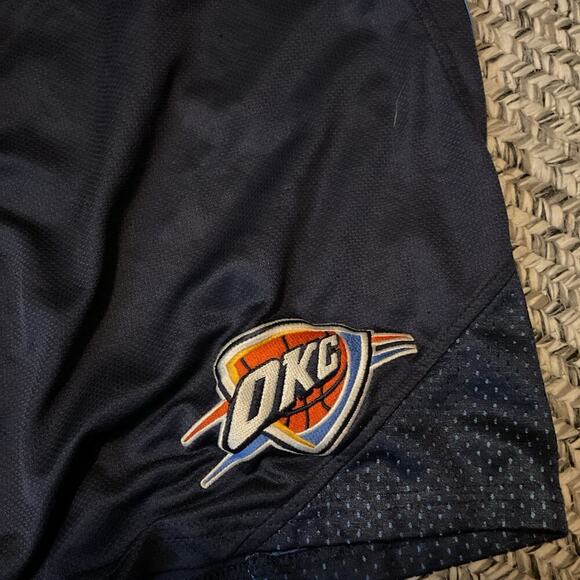 Adidas OKC Thunder logo shorts Size Large - Picture 2 of 5